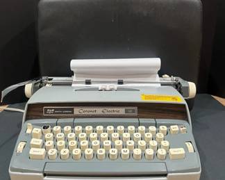 Vintage SmithCorona Coronet Electric Typewriter wCase, Blue