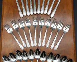 Vintage Silverplate WM. A. Rogers. 31 Pc
