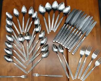Vintage Onieda Spanish Court Stailess Flatware 41 Pc