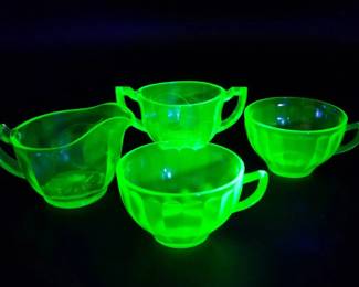 Vintage 1930s Depression Era Green Uranium Glass Tea Cups And Etched CreamSugar Set 4pc