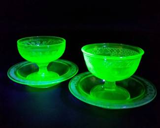 Vintage 1930s Depression Era Green Uranium Glass Bowl And Dessert Cups 4pc Set