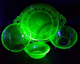 Vintage 1930s Depression Era Green Uranium Glass Plate And Bowls 4pc