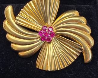 Gold & Ruby Pendant – Elegant Estate Fine Jewelry