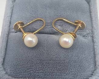 Vintage Gold & Pearl Screw-Back Earrings – Classic Estate Pearl Studs