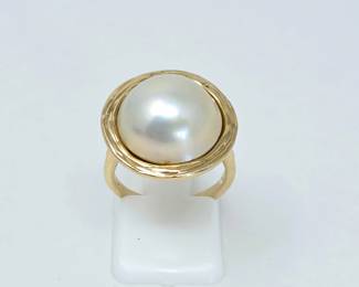14K Yellow Gold Mabe Pearl Statement Ring – Elegant Sculptural Setting – Size 5