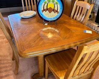 Sturdy oak table.6 chairs