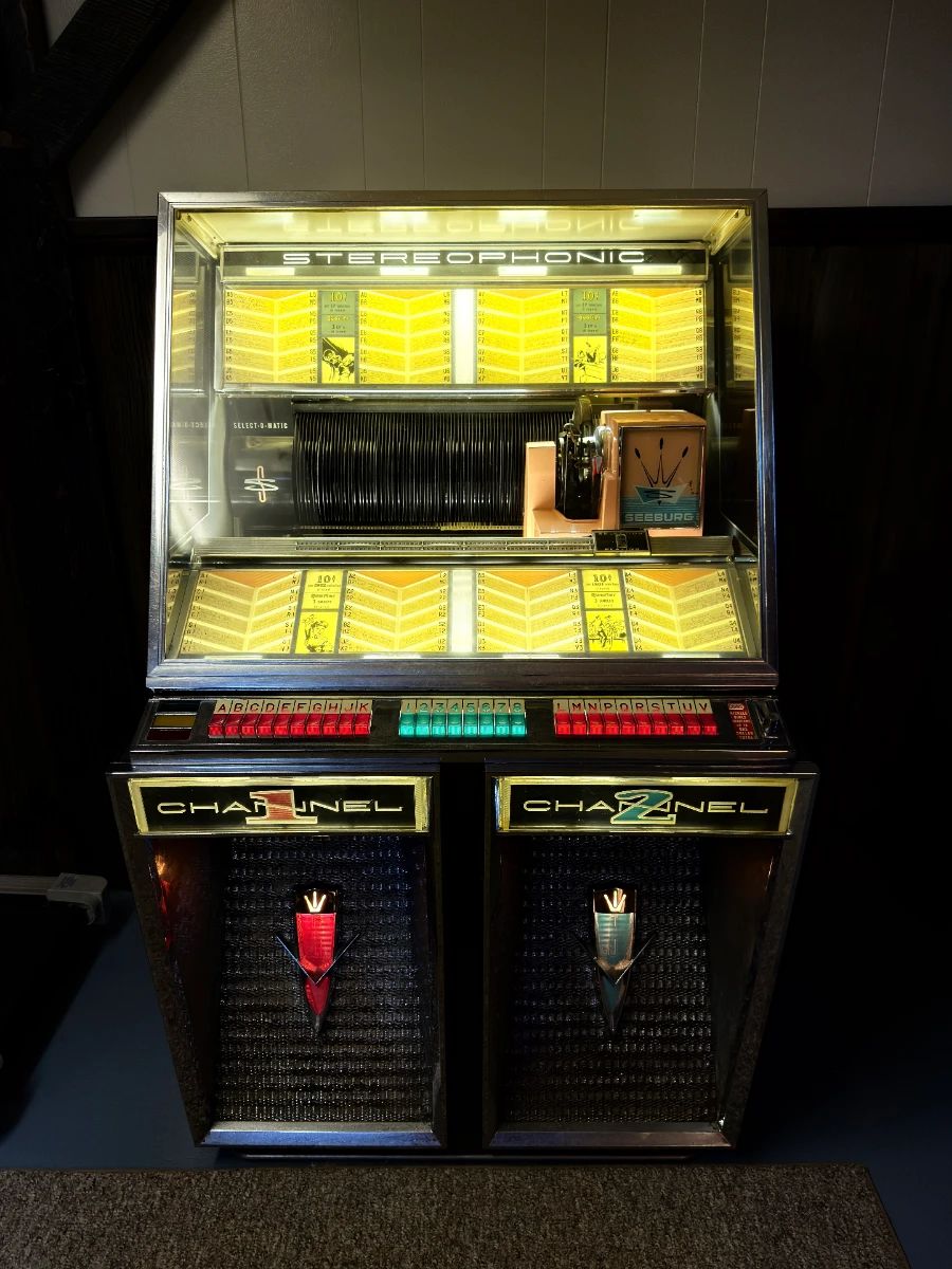 Seeburg Model 222 Channel Jukebox - circa 1959 came from a Garfield Bar