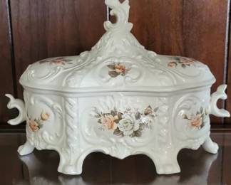 Capodimonte Style Bowl with Lid