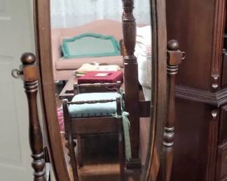Classic Wooden Oval MIrror