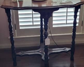 Scallop Top Side Table