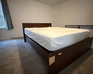 Queen bed with box spring