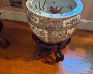 Fishbowl on stand