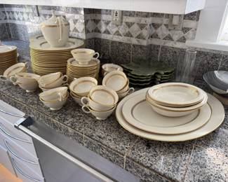 LENOX Imperial pattern 20+/- settings with additional bowls + platters