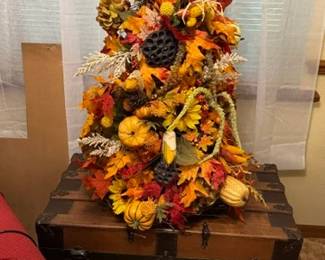 Trunk Wooden and Thanksgiving Tree Decor