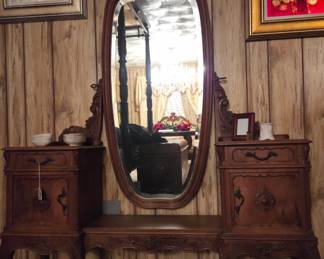 Vintage Queen Ann Style Wooden Vanity With Oval Mirror