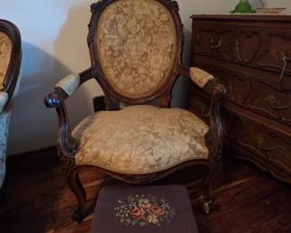 Mid 19th Century Victorian Walnut Parlor Armchair With Floral Upholstery