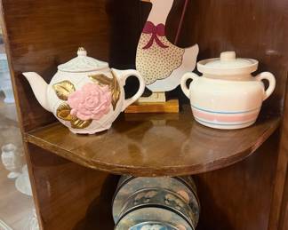Teapots/Nesting Goose Cans/Wooden Decor