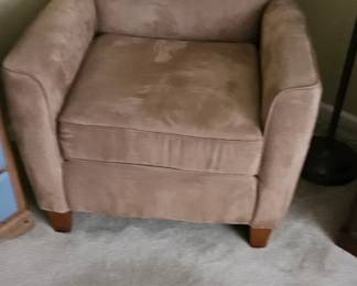 Like new comfortable neutral chair