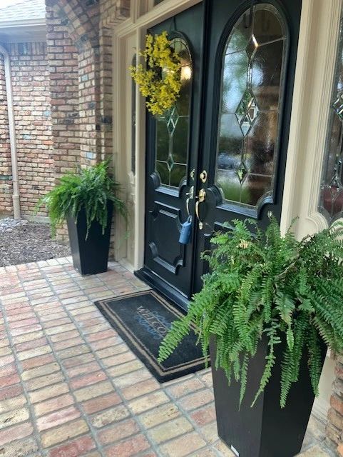 Lovely front planters, wreath