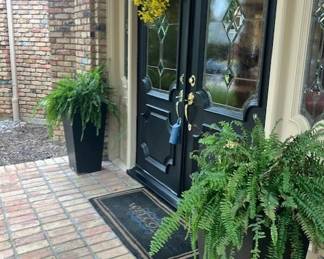 Lovely front planters, wreath