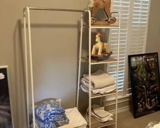 Free standng clothing rack, shelves