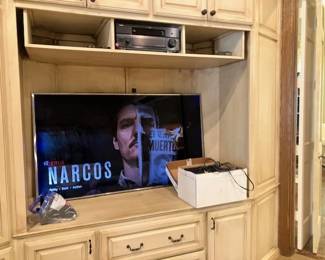 Lot's of electronics, including TV, VCR