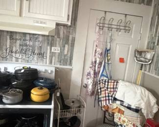 Cookware/ Pots & Pans