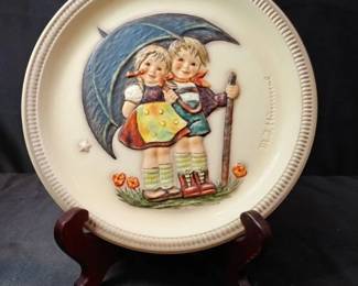 Vintage MJ Hummel Collectable Plate Stormy Weather 1975 No Original Box