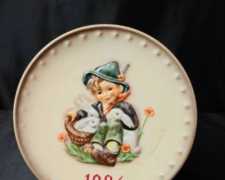 Vintage MJ Hummel Goebel Collectable Annual Plate Playmates 1986 in Original Box
