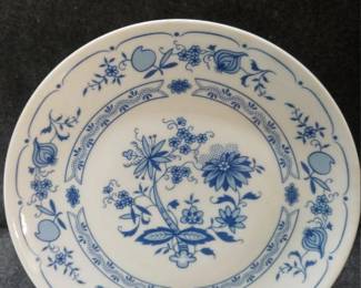 Set of 2 Salad Plates in HEP4 Blue Onion by Graf Von Henneberg