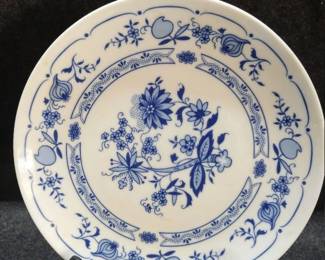 Set of 5 Bread and Butter Plates in HEP4 Blue Onion by Graf Von Henneberg
