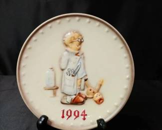 Vintage MJ Hummel Goebel Collectable Annual Plate Doctor 1994 in Original Box