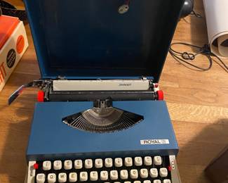 Excellent portable typewriter 