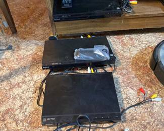 DVD players with remotes 