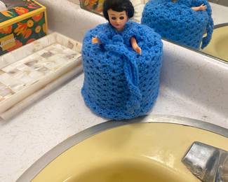 70’s knitted tp holder