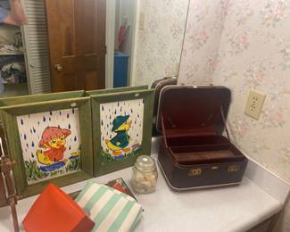 1940’s case. 70’s painted pics 