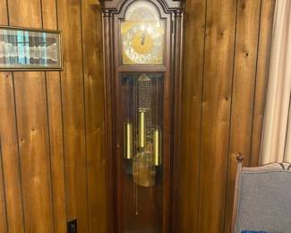 Howard miller working grandfather clock 