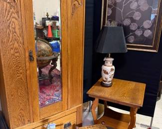 Oak! Armoire/wardrobe, table, accessories
