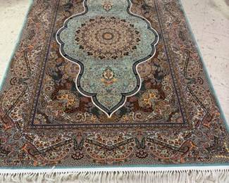 Beautiful Turkish rug- like new! @5' by 8'Turkish rug