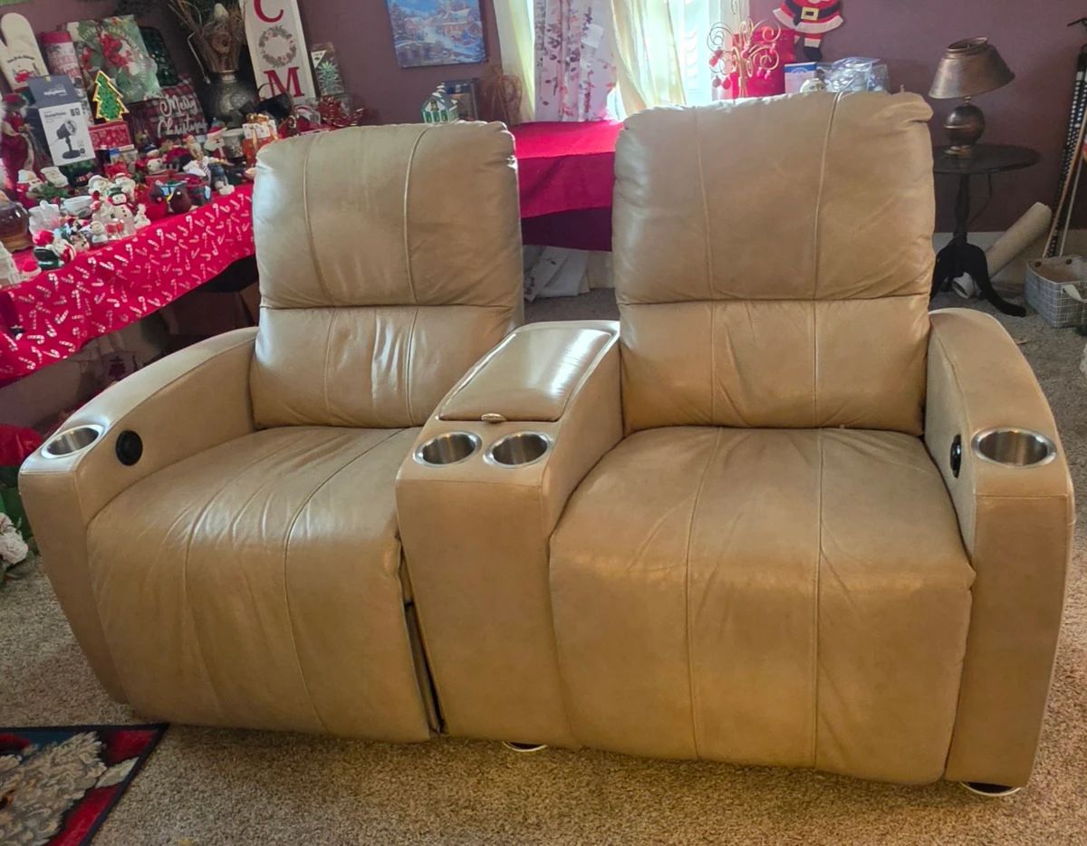 Gorgeous home full of Vintage items and Tools! We have lots more to add. More Pictures Monday.  Leather Electric Theatre Seats