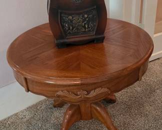 Round Oak Side Table 