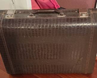 Alagator Suitcase 
