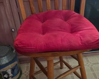 Swival Bar Stool