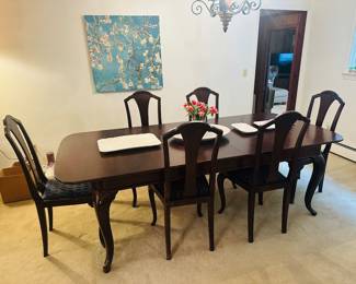 another leaf is included with this beautiful table 