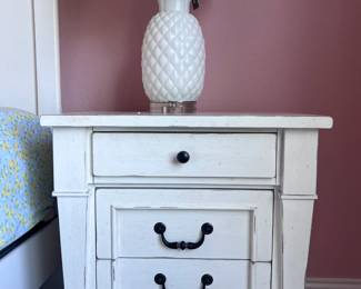 Set of two night stands.