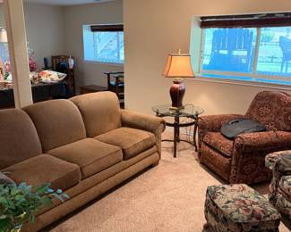 Comfortable living room furniture, tables and lamps