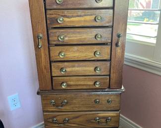 Vintage solid wood jewelry case. 12 compartments.