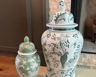 Large urns / ginger jars 