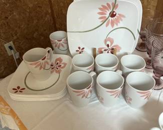 LOVELY SET CORELLE DISHES