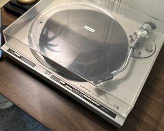 GREAT VINTAGE PIONEER TURNTABLE